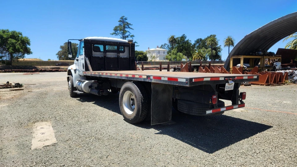 FLAT BED TRUCK 2014 INTERNATIONAL   (Read description) - Image 2 of 4