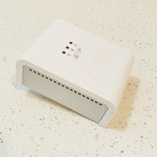 NETGEAR POWERLINE AV 200 ETHERNET ADAPTER XAV101 - Uses Home Wiring for Network - Picture 10 of 10