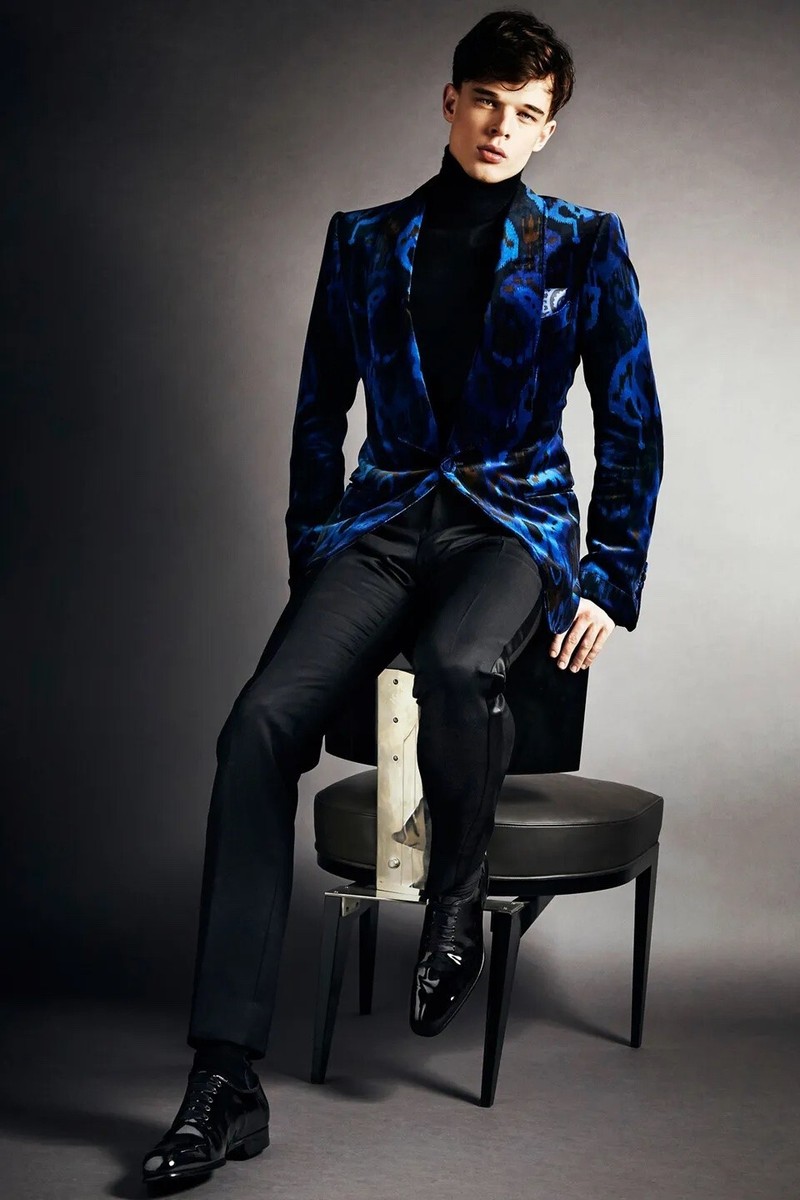 【関税&送料込み】Tom Ford Outerwears 2022 $7995 Tom Ford Silk Velvet Shawl Lapel Dinner Jacket
