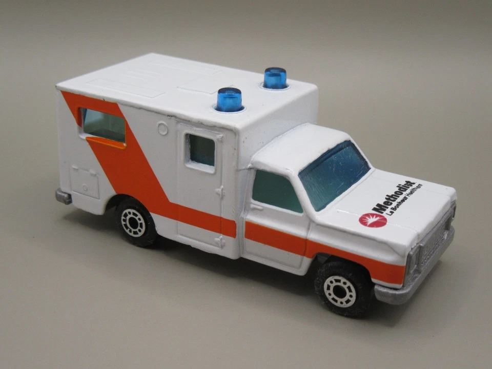 Matchbox Superfast No.25 Chevrolet Ambulance "Methodist LeBonHeur Healthcare" - Image 2 of 4