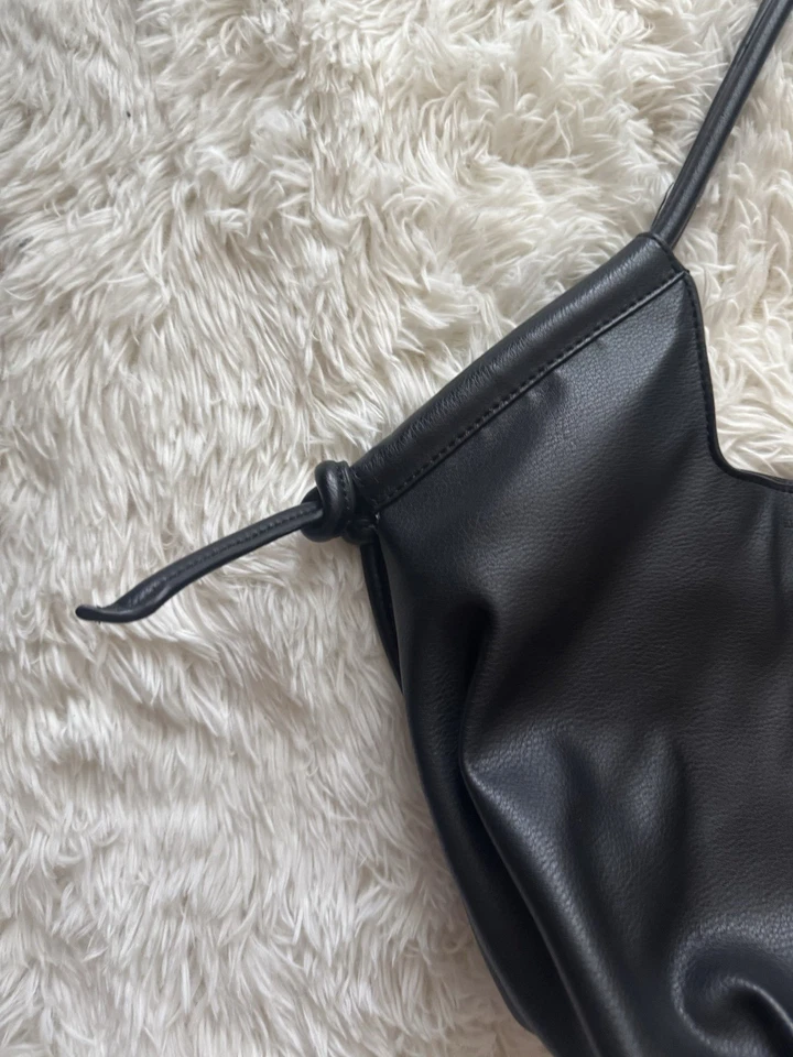 Bolso de cuero negro Elizabeth & James  Foto 2 de 4