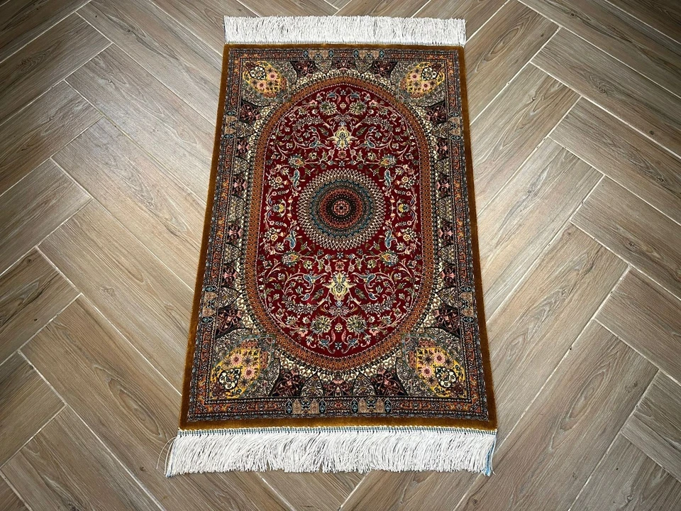 Alfombra colgante de pared medallón de lujo ilustrada seda 100 % alta calidad 2x3 pies Foto 2 de 4