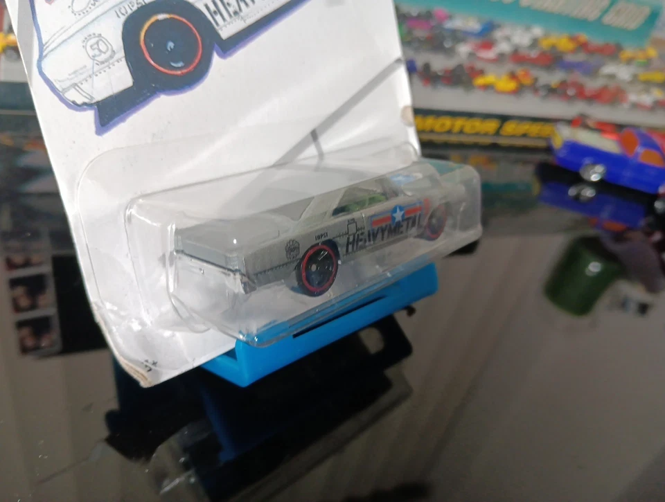 Dodge Dart 1968 Hot Wheels Larry Wood 50 años Heavy Metal Foto 3 de 4