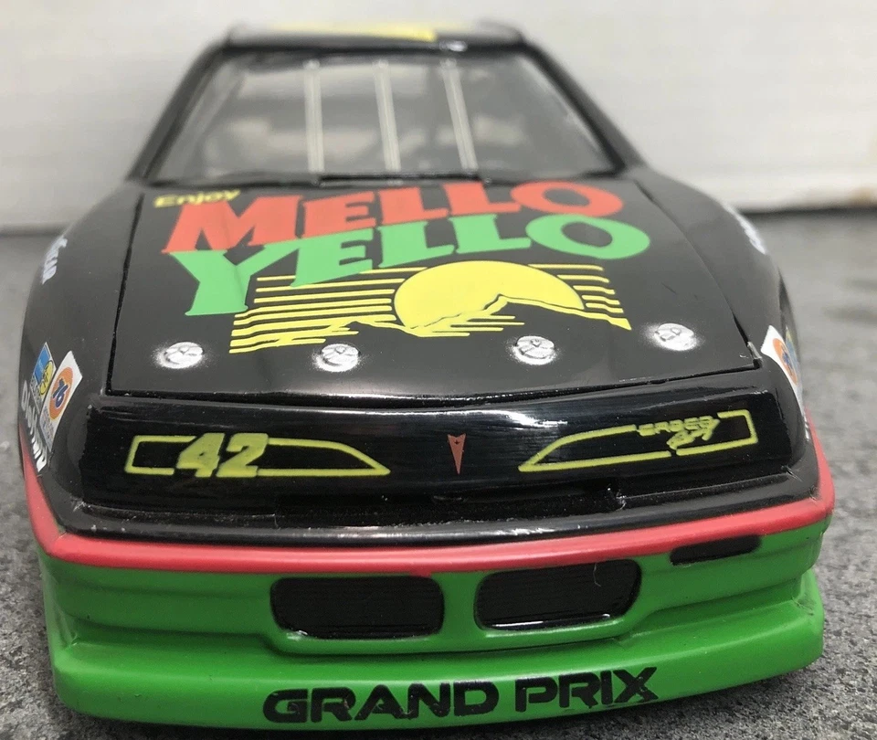 Pontiac Grand Prix NASCAR 1991 coche de carreras Revell #42 Kyle Petty Mello amarillo 1:24  Foto 4 de 4