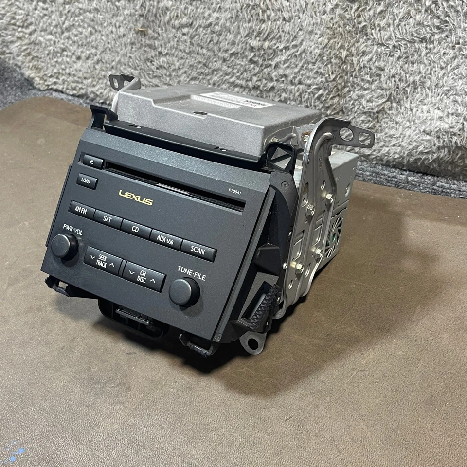 2011-2013 LEXUS CT200h MEDIA RADIO RECEIVER CD PLAYER ASSEMBLY 86130-76030 OEM - Image 3 of 4