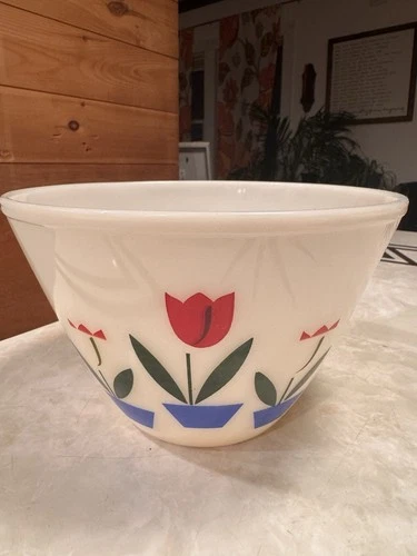 Vintage Fire King Tulips Large Mixing Bowl Anchor Hocking 9”x 6”