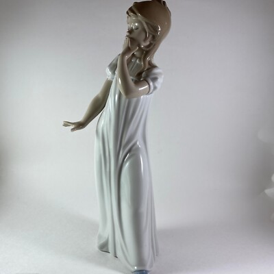 リヤドロ Lladro Nao by Lladro Girl Yawning Vintage NAO/Lladro 
