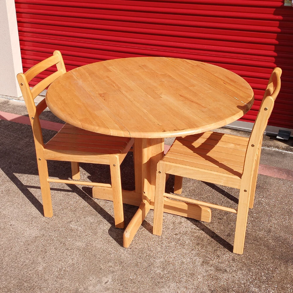 Small round table 2025 and two chairs