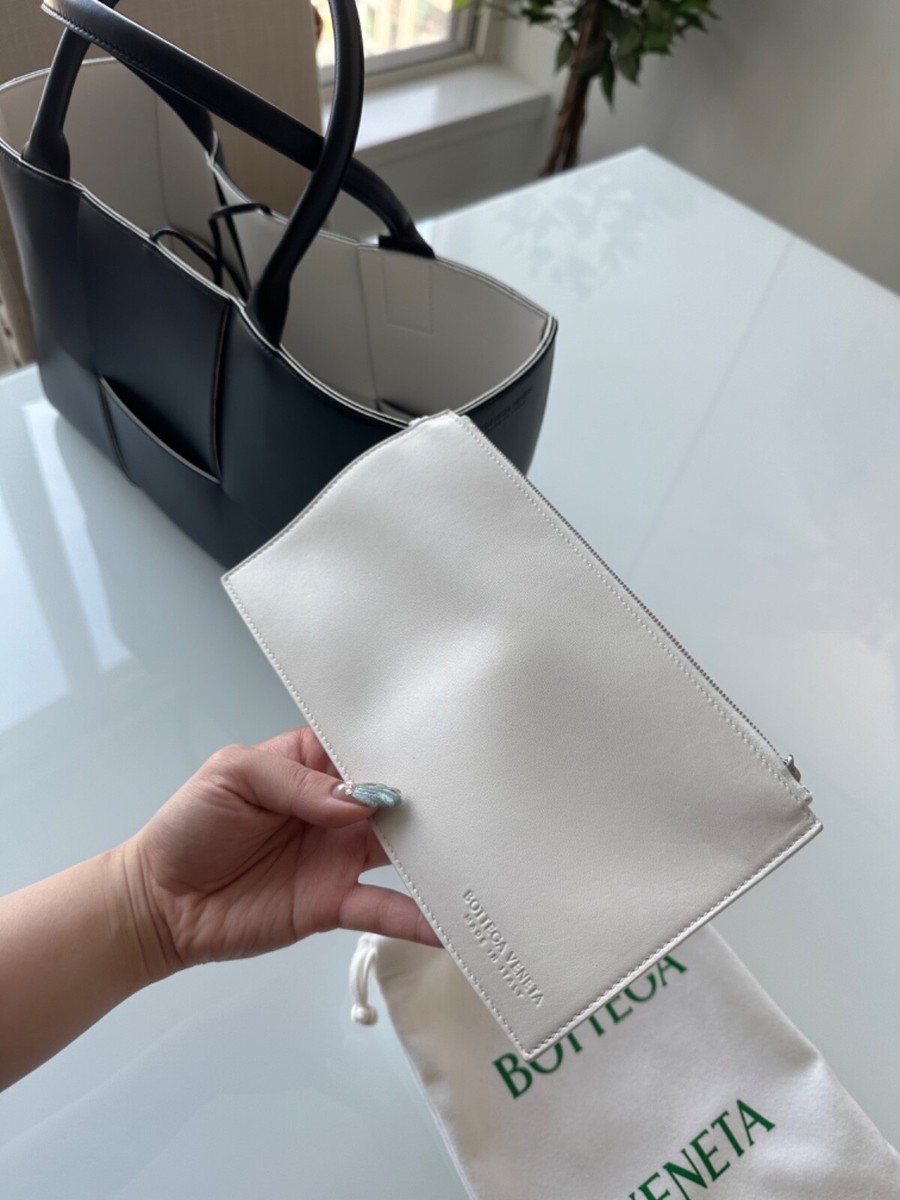 【BOTTEGA VENETA】MEDIUM ARCO TOTE BAG The Bottega Veneta inspired Woven Medium Leather Tote Bag