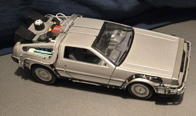 WELLY 1/24 BACK TO THE FUTURE II DELOREAN 22441 - BROKEN Rearview Mirror(s) +