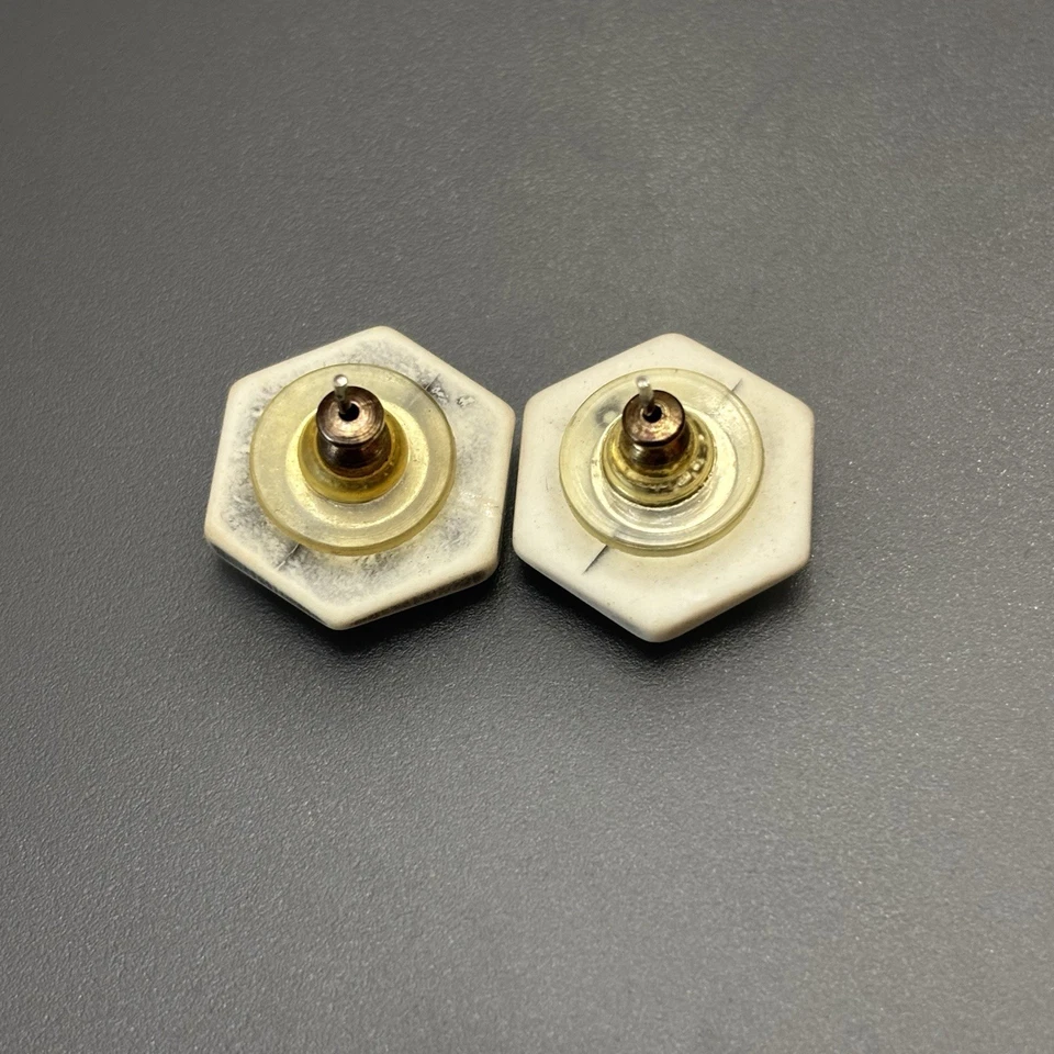 Pendientes Dados Vintage Tachuelas Hechos a Mano Retro Juego Kitsch Blanco Negro Acrílico DEFECTOS Foto 2 de 4
