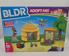 BLDR Adopt Me! Coffee Shop W/ Queen Bee & Ladybug Building Set 225 Piece NEW NIB