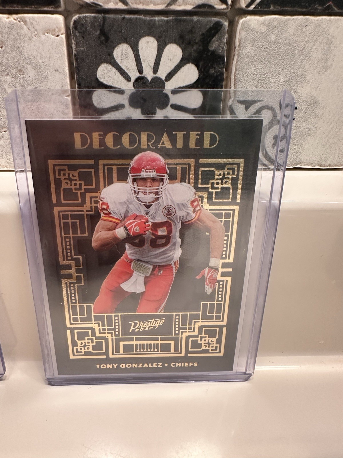 Tony Gonzalez 2022 Prestige Decorated #DE-18 KC Chiefs Pro Hall of Fame Case Hit