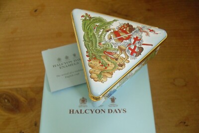Boxed Large Halcyon Days ''St George & The Dragon'' Emaille Box - 4 1/8'' (10,5 cm)