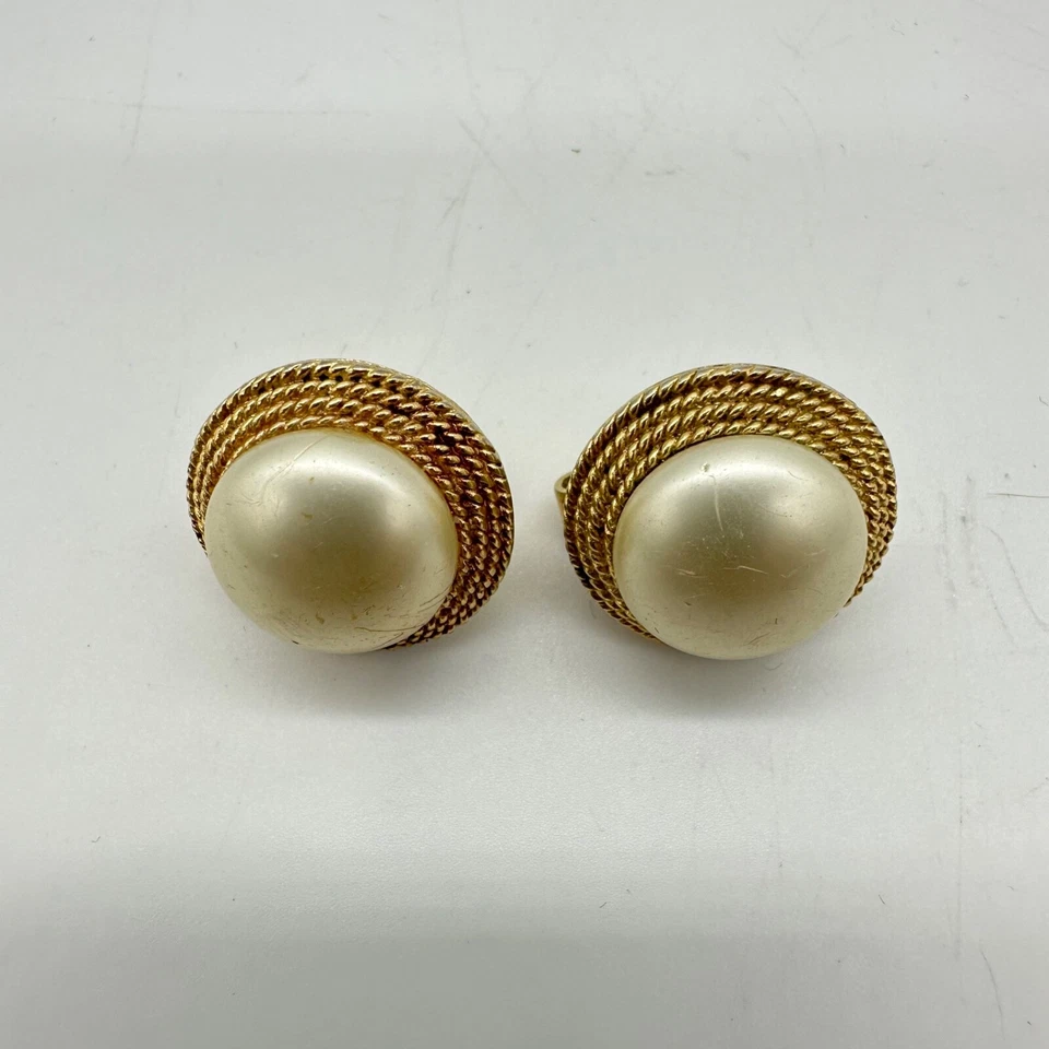 Pendientes de clip vintage Crown Trifari para mujer imitación perlas tono dorado redondos Foto 2 de 4