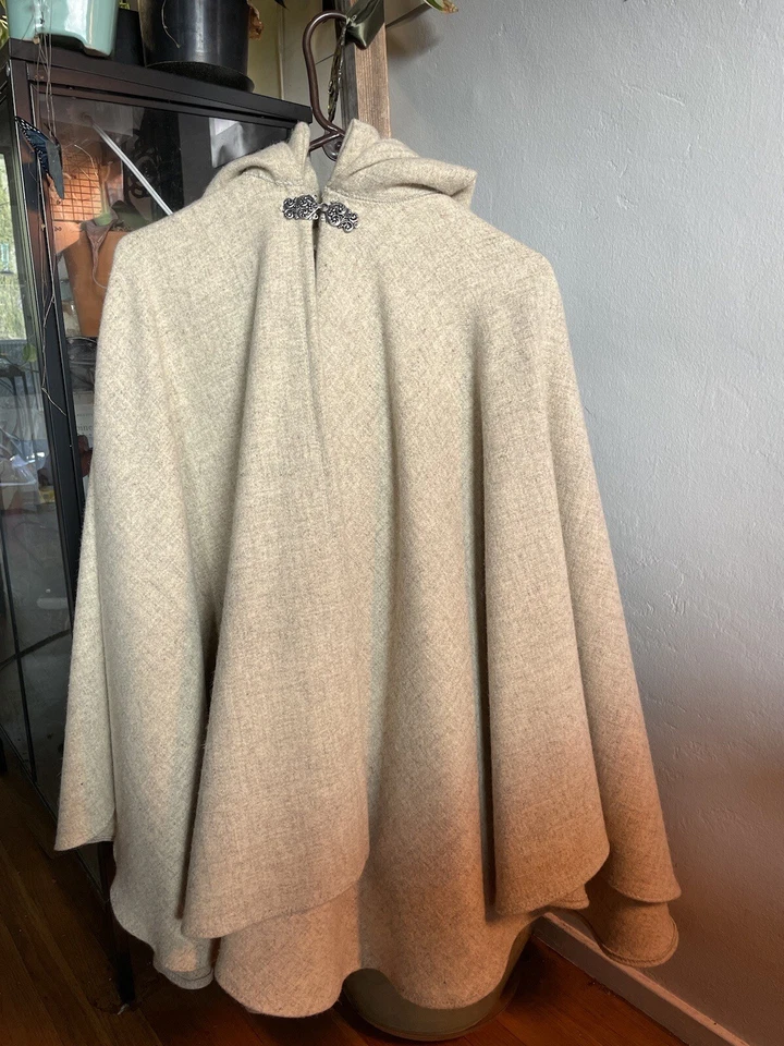 Lujosa capa de mohair con capucha puntiaguda talla X-pequeña XS Foto 2 de 4