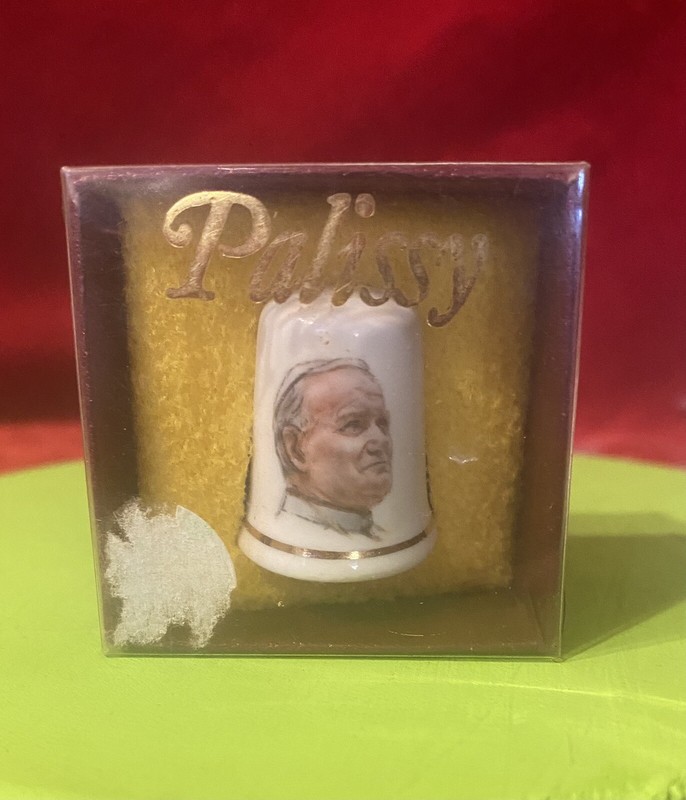 Pope porcelain thimble Religious In Box