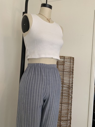 Neu! Brandy Melville dunkelblau/weiß gestreifte fließende Pull Up Frankie Hose S/M - Bild 6 von 6