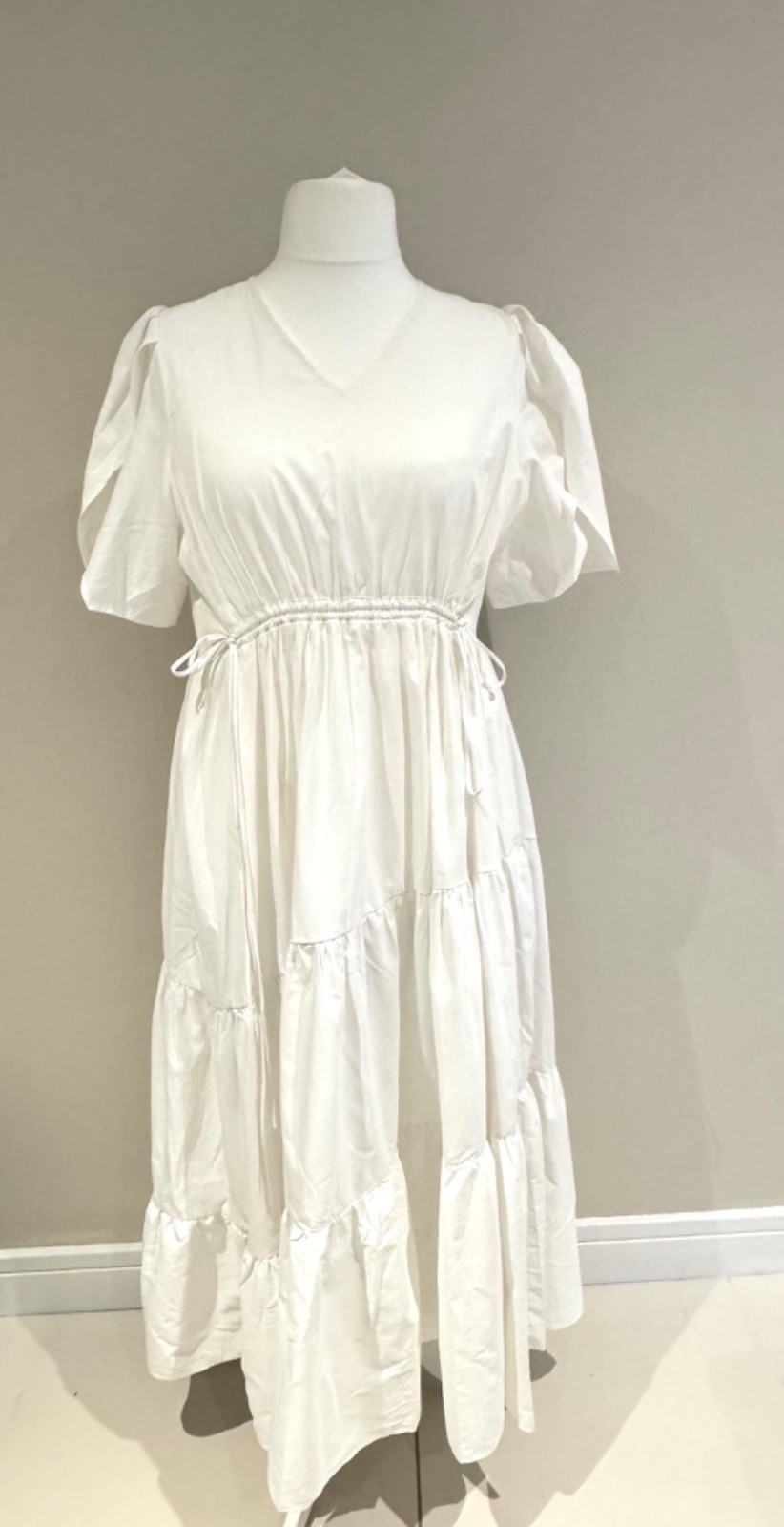 Maxi Vestido Riva Talla XXL (18) Blanco En Niveles con Cordón Cintura Nuevo con Etiquetas