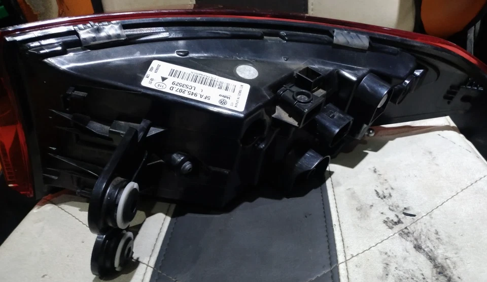 Seat Leon IV  Hinten links Rückleuchte Heckleuchte 5FA945207D - Bild 2 von 3