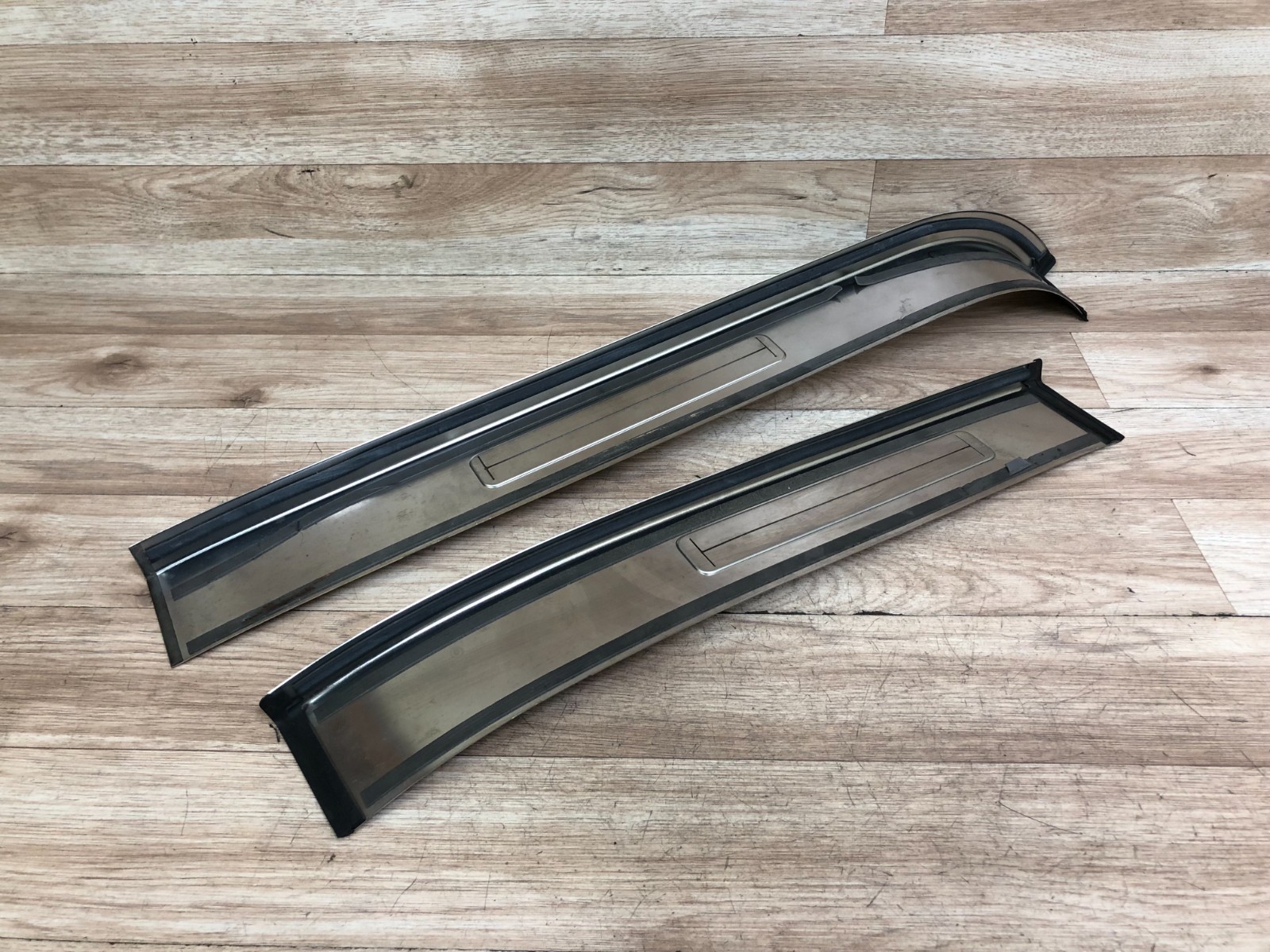 BENTLEY ARNAGE OEM FRONT LEFT AND RIGHT SIDE DOOR ENTRANCE STEP PLATE COVER SET