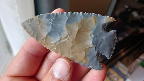Two Flint Knapped Arrowheads. Red Mohagany Obsidian and Blue Hornstone Chert - Picture 10 of 15
