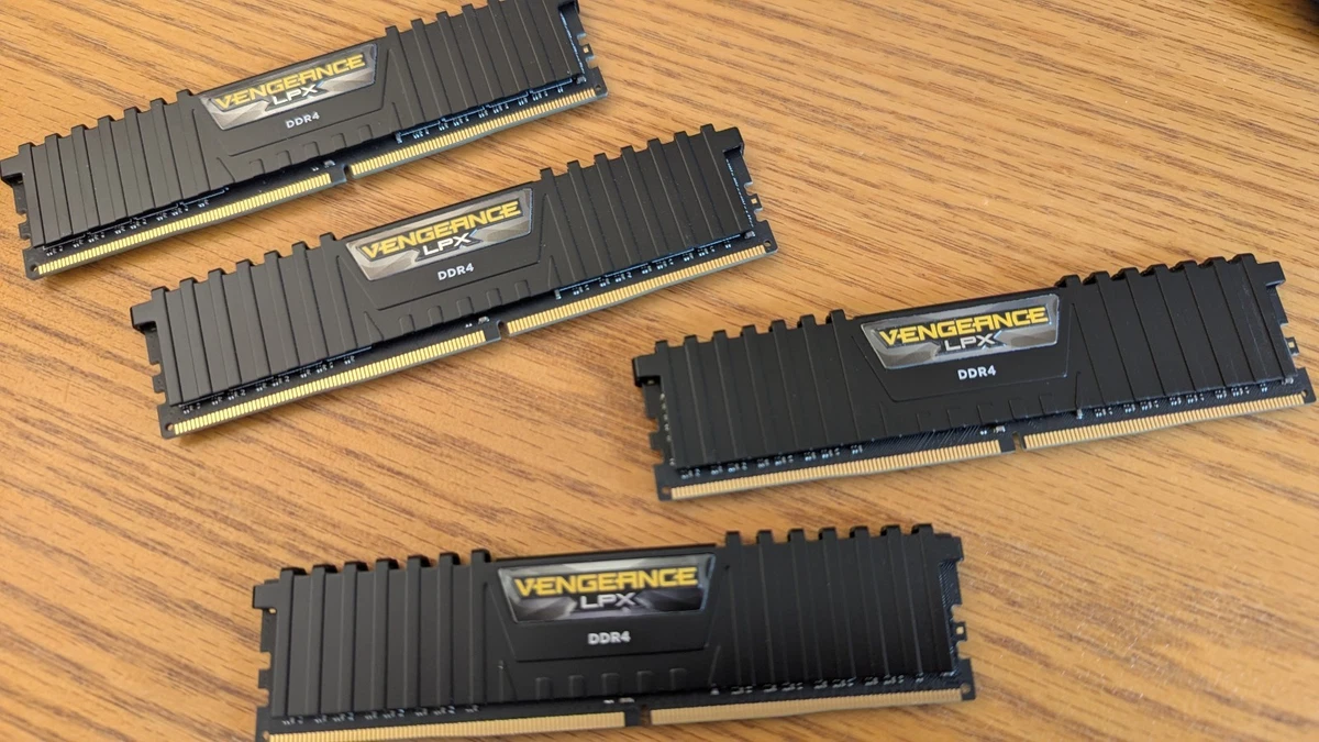 Corsair Computer PC4-21300 (DDR4-2666) Bus Speed RAM 4 Modules for