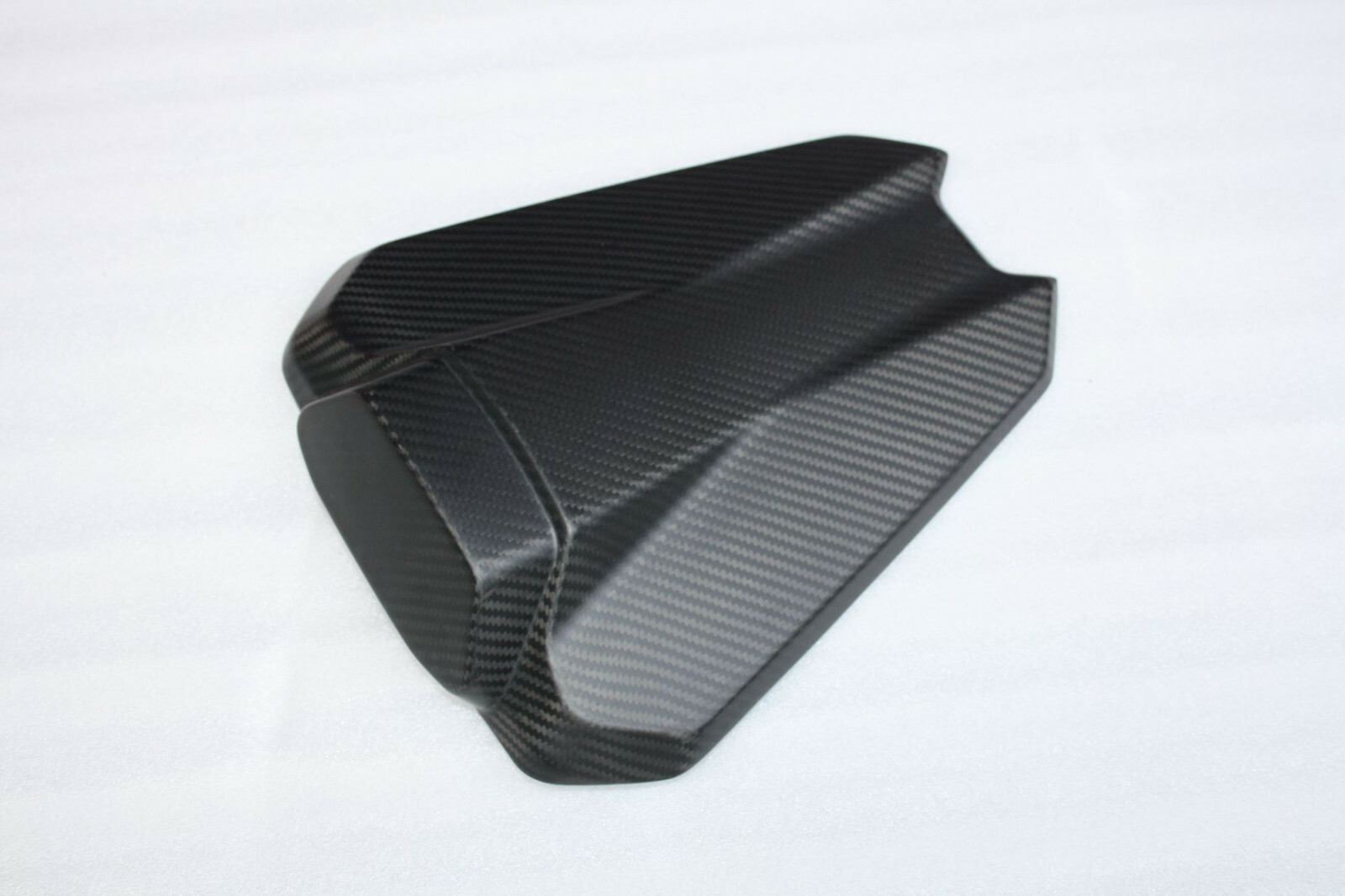 Capot de selle KTM Superduke 1290 en carbone mat pour un look racing exclusif