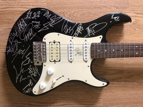 Yamaha EG112 Guitarra Eléctrica-firmado por muchos artistas Creation 2015!  | eBay