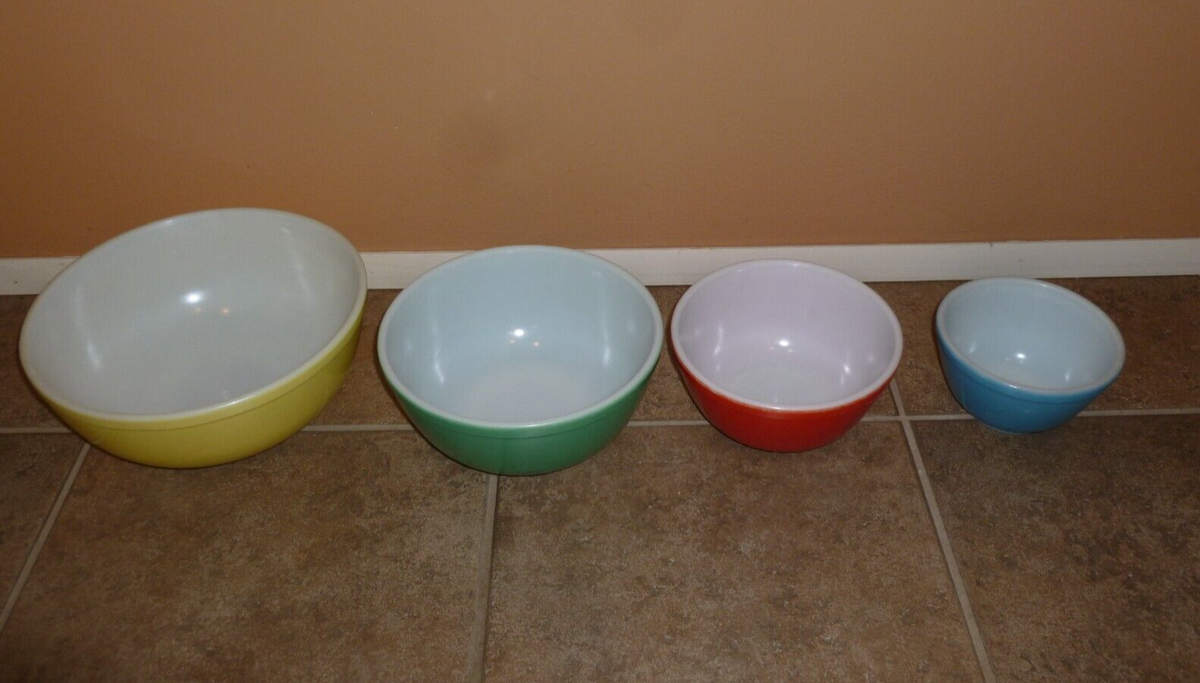 Vintage Pyrex 1940s Primary Colors Set of 4 Bowls T.M.REG-PYREX