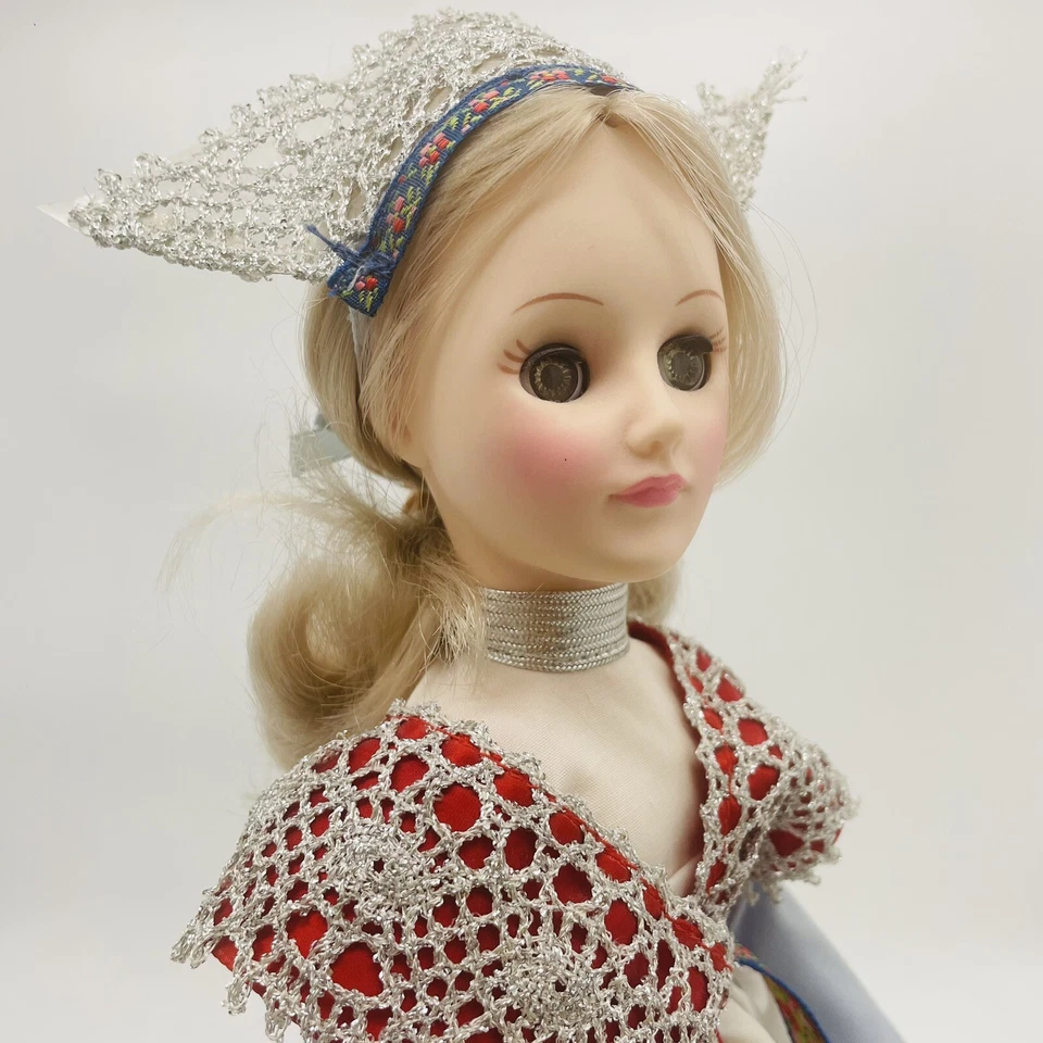 Muñeca Effanbee 12,5” International Brides Noruega 1985 #3313 Hecha en EE. UU. Sin Caja Foto 4 de 4