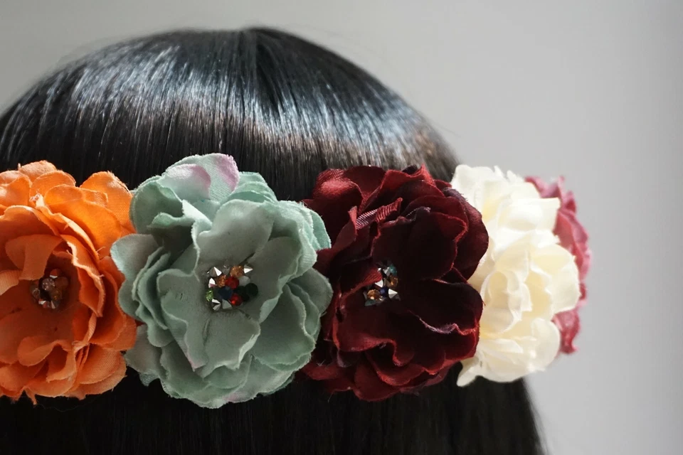 Ручной работы «DDK» многоцветный цветок со стразами свадебное заявление обруч для волос - Изображение 4 из 4