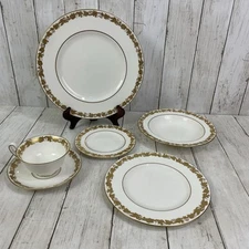Wedgwood Whitehall White Rim Gold Leaf W4001 6 Piece Place Setting Vintage