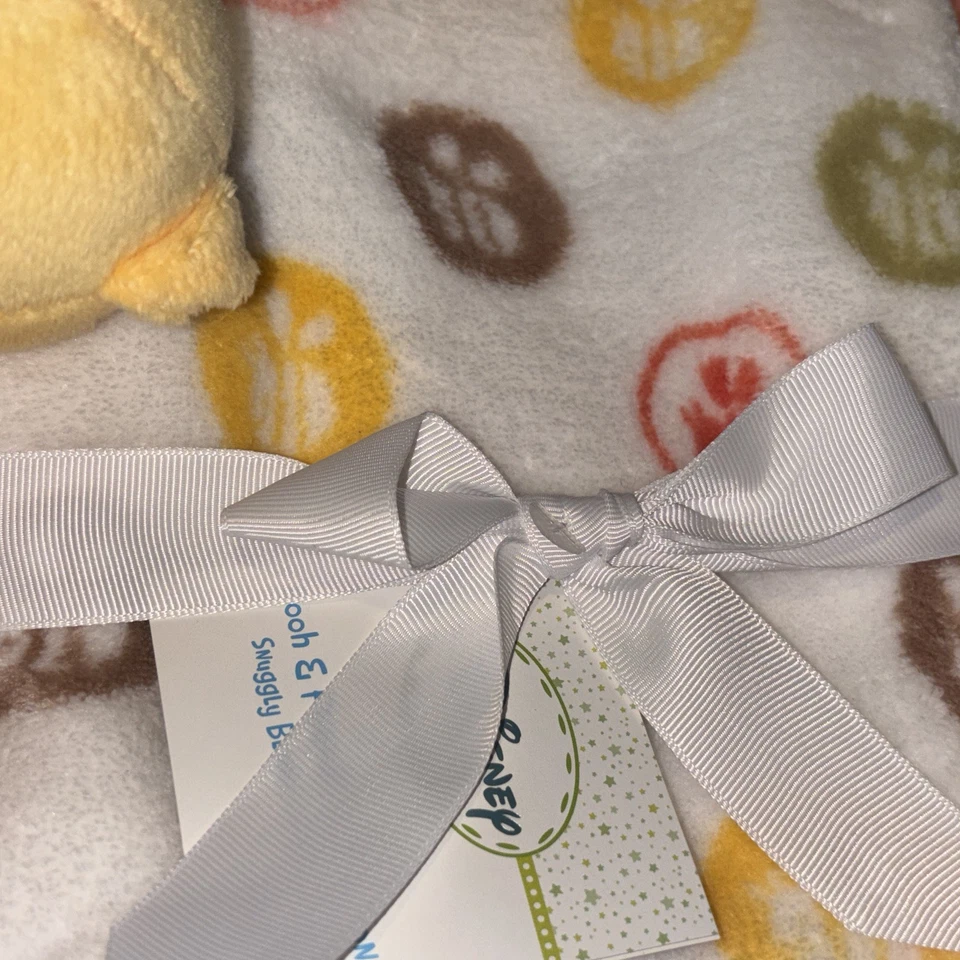 NUEVO CON ETIQUETAS Manta de bebé de lana suave Disney con sonajero de felpa Pooh 40x30” conjunto de regalo para bebé Foto 4 de 4