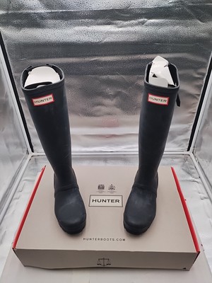 Hunter Original Tall Black Adjustable Rain Boots Women display picture 2