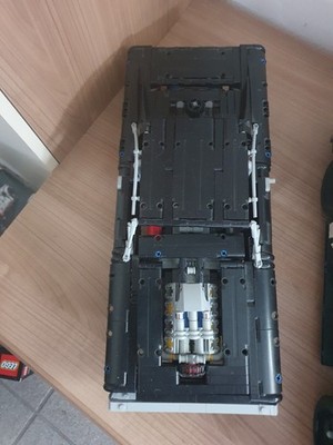 LEGO TECHNIC: Dom's Dodge Charger (42111)