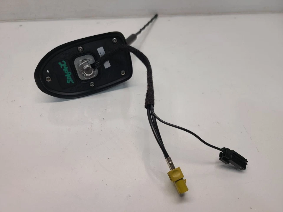 Ford Focus SE 2015 (sedán) mástil de antena de techo *negro* Foto 2 de 4