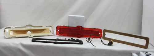 1977-1978 CADILLAC ELDORADO MARKER LIGHT AND BEZEL PASSENGER SIDE REAR FENDER - Picture 5 of 24