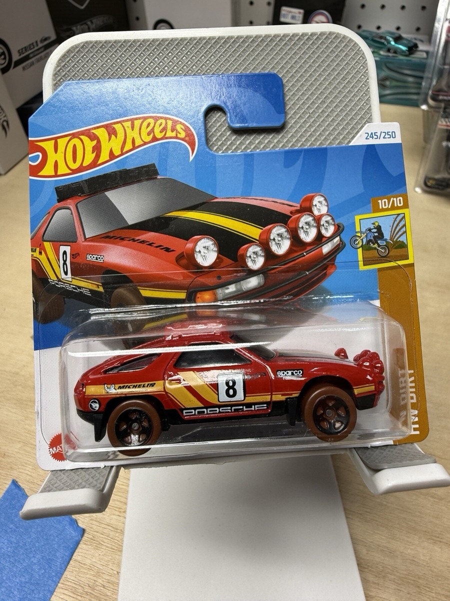 Hot Wheels Porsche 928S Safari Treasure Hunt Q Case 2024 TH