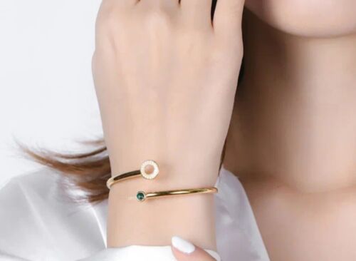 00,15 carats ensemble émeraude avec diamants en or jaune 10 carats bracelet pour femmes - Photo 1/4