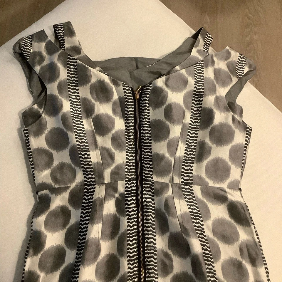 Vestido LEIFSDOTTIR Hombro Descubierto Seda Talla 8 Estampado Plateado Hasta la Rodilla Oficina Fiesta Foto 4 de 4