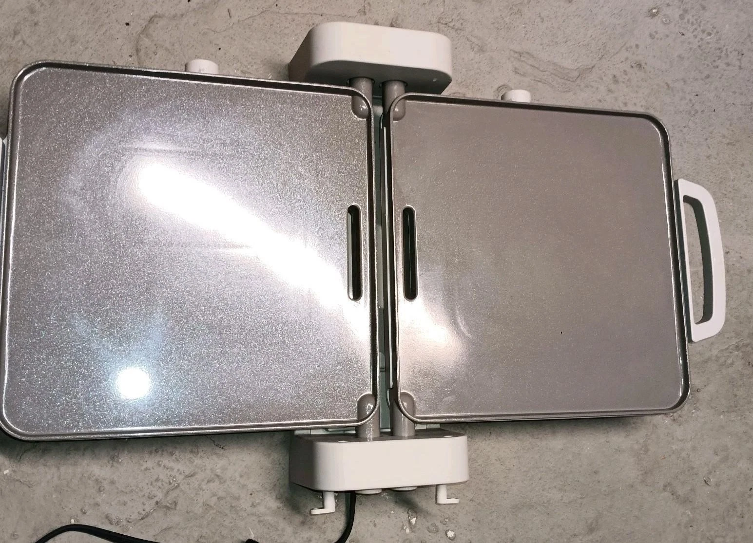 Folding Griddle Hotplate Bella Model TXG-613 10x20" CLEAN
Opens in a new window or tab