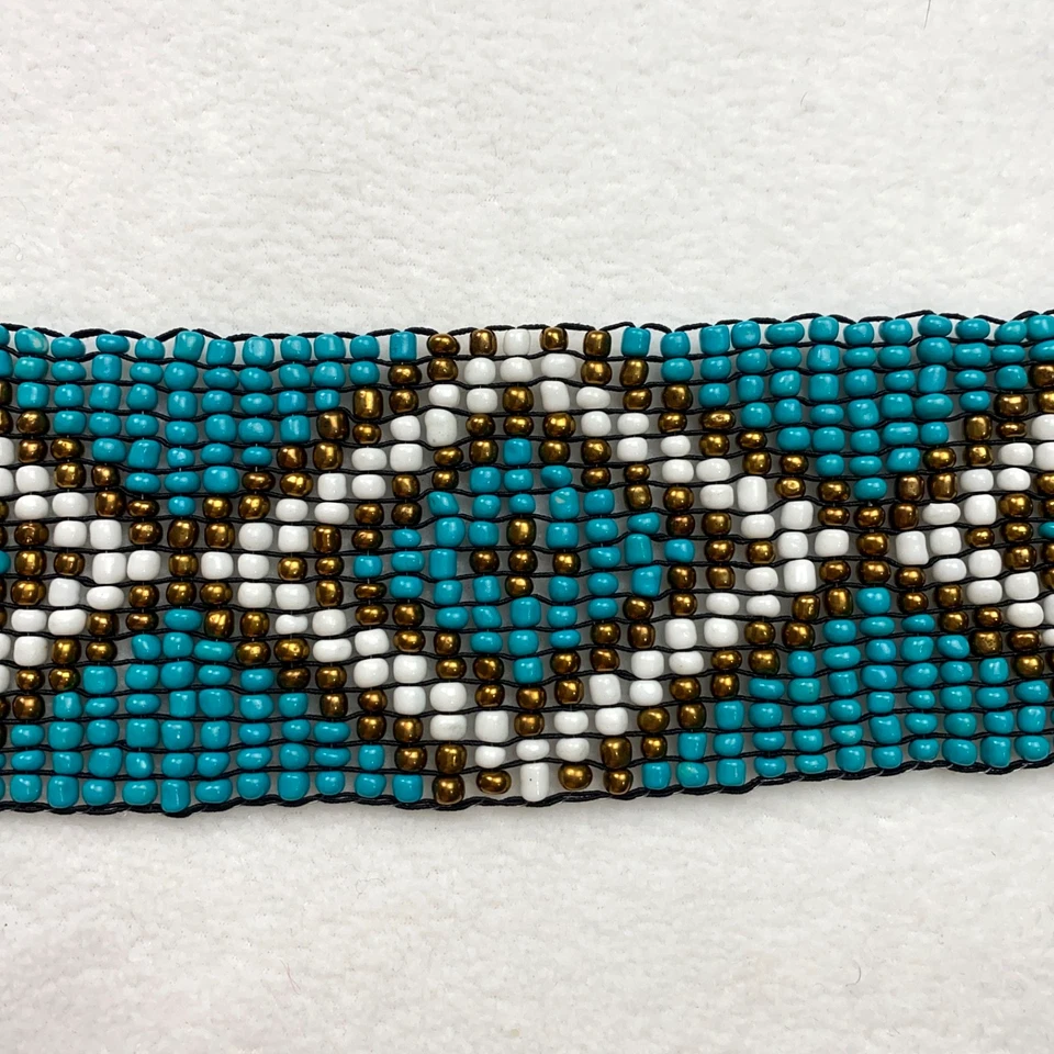 波西米亚串珠弹力腰带 OS 黄铜白色和绿松石色木扣 — 第 3/4 张图片