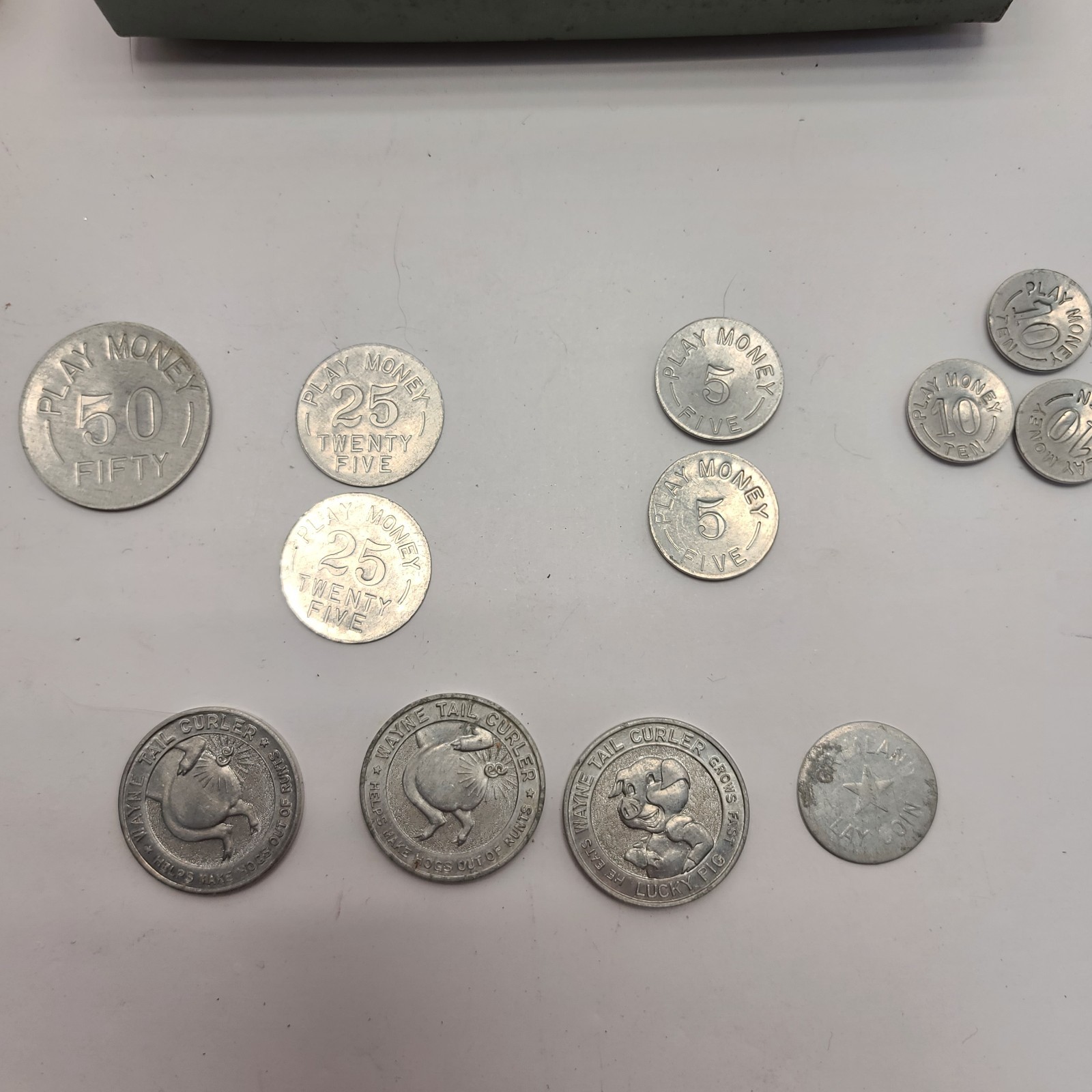 как выглядит Vintage Red 1950s Western Stamping Co Tin Tom Thumb Toy Cash Register w/ Coins фото