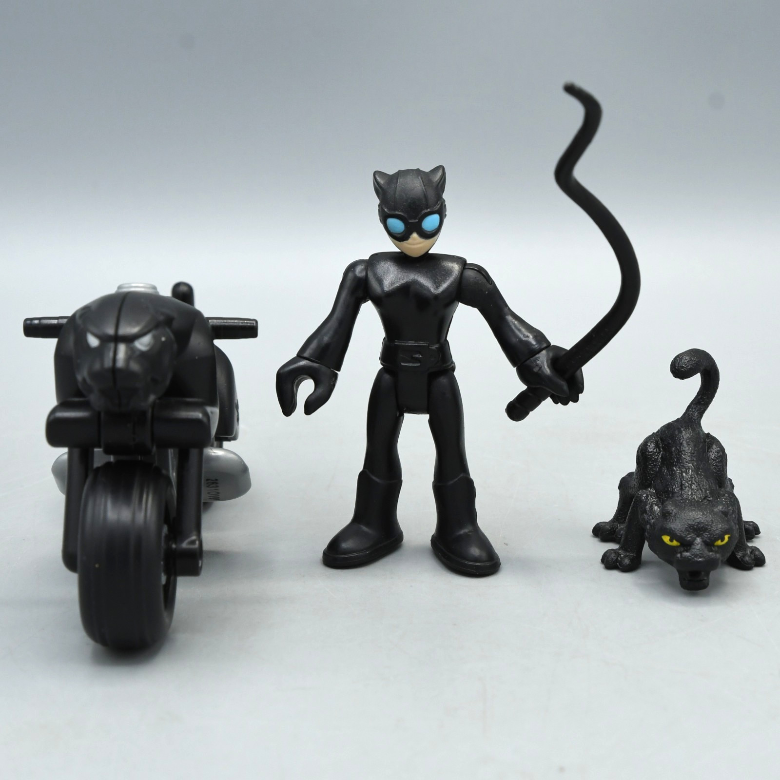 Imaginext Catwoman Set 2013 Fisher Price DC Super Friends Cat Whip Cycle