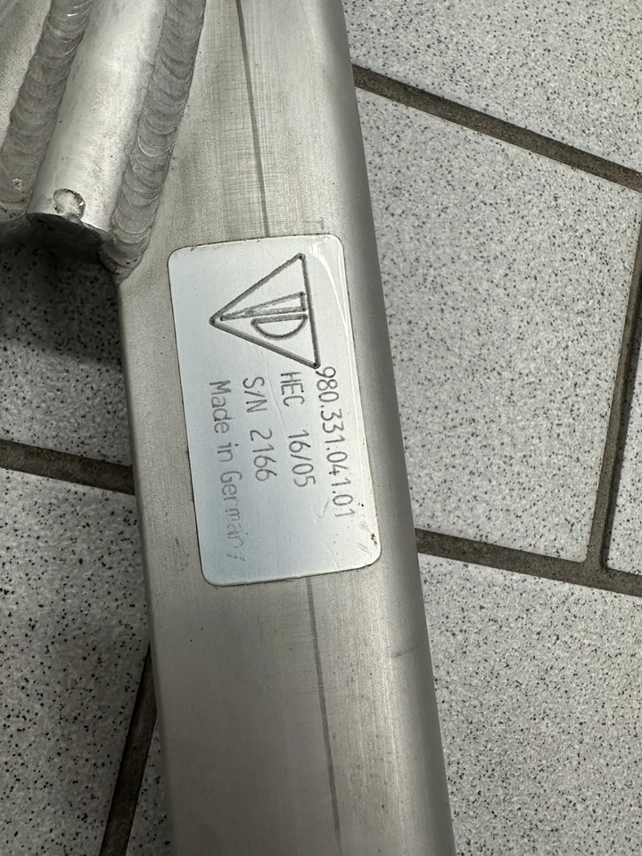 Brazo de control de vía inferior trasero Wishbone 98033104101 OEM Porsche Carrera GT 2004-06 Foto 2 de 3