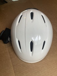 Giro Bevel White Ski/Snowboard Helmet Size Adult Medium 55.5-59