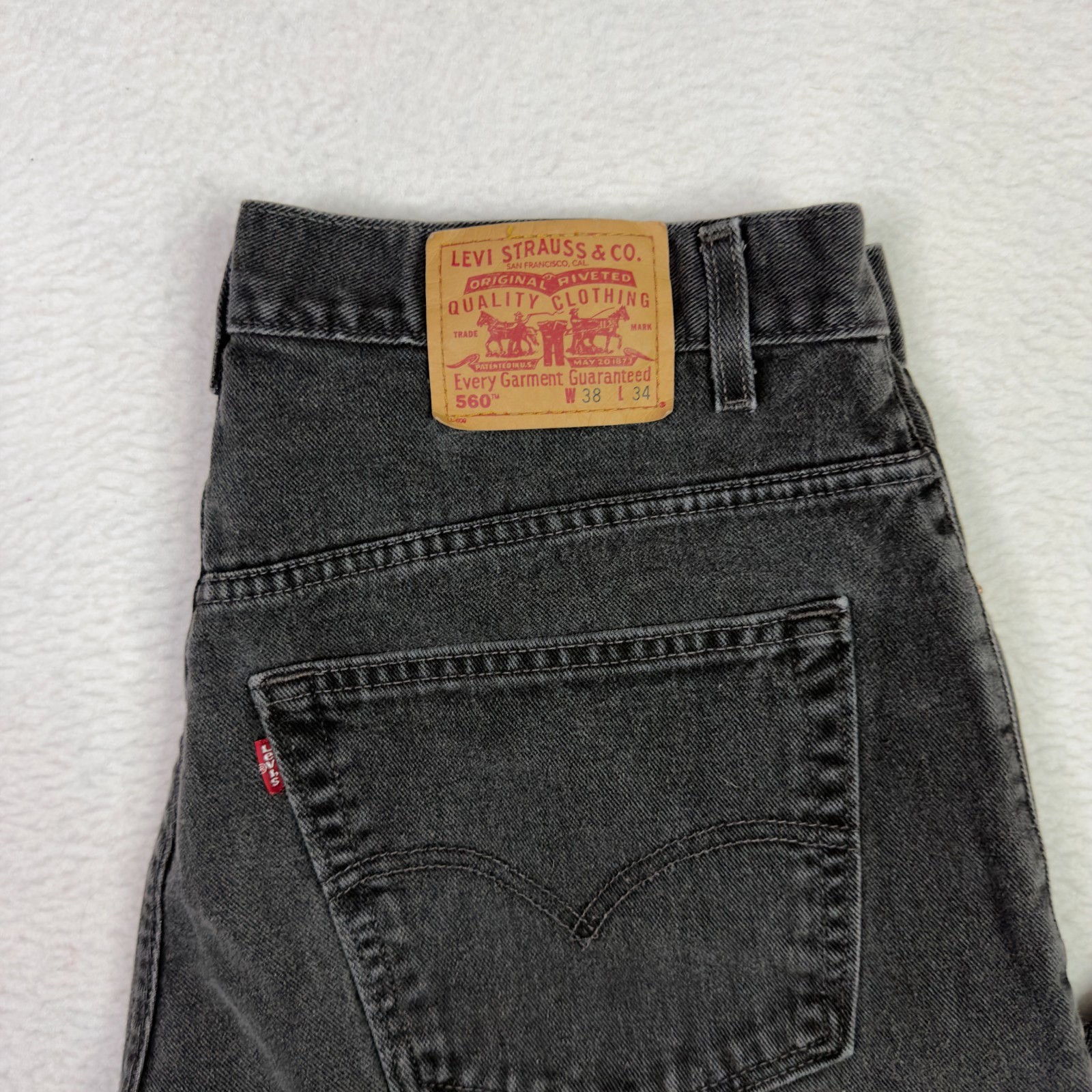 Vintage Levis 560 Jeans Men 36x29 Black Loose Fit Tapered Leg USA Y2K Distressed thumbnail 2