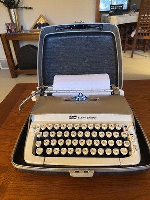 VINTAGE SMITH CORONA GALAXIE TYPEWRITER TAN PORTABLE 