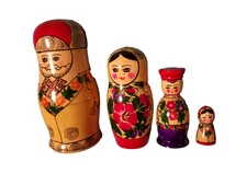 USSR nesting dolls Russian family 4 pc Vintage Christmas hand painted vtg